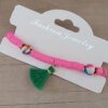 PULSERA ELASTIZADA FIMO DISCO ROSA CON POMPÓN VERDE