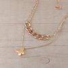 COLGANTE DE ACERO DORADO DOBLE CADENA CON DIJE MARIPOSA Y CENTRO ESLABÓN GRUMET. LARGO CADENA MAS CORTA 35 CM + 5 CM EXT.