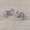 ARO DE ACERO MOÑO CON STRASS Y CUBIK BLANCO. MEDIDAS 18 X 11 MM