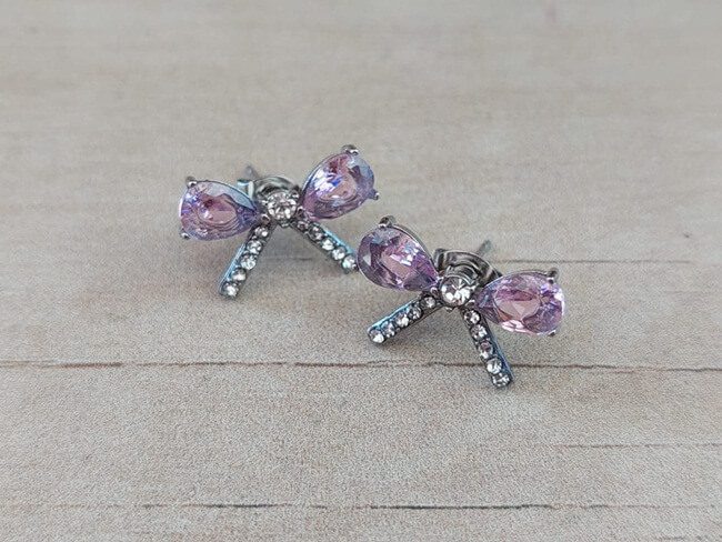 ARO DE ACERO MOÑO CON STRASS Y CUBIK ROSA. MEDIDAS 18 X 11 MM