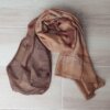 PASHMINA ESTAMPADA MONO COLOR DEGRADE MARRÓN CON RAYAS IRREGULARES. TAMAÑO 80 X 180 CM.