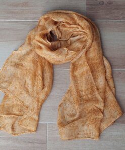 PASHMINA ESTAMPADA JASPEADA COLOR MAÍZ. TAMAÑO 80 X 180 CM.