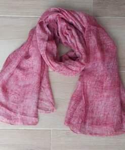 PASHMINA ESTAMPADA JASPEADA COLOR BORDO. TAMAÑO 80 X 180 CM.