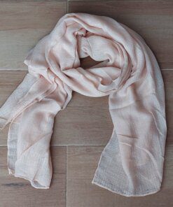 PASHMINA DE LANILLA LISA SIN FLECOS CON TRAMA DE ROMBOS PEQUEÑOS COLOR BEIGE. MEDIDAS: 80 X 180 CM.