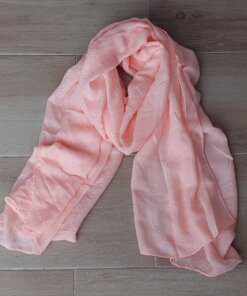 PASHMINA DE LANILLA LISA SIN FLECOS CON TRAMA DE ROMBOS PEQUEÑOS COLOR SALMON. MEDIDAS: 80 X 180 CM.