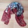 PASHMINA ESTAMPADA ANIMAL PRINT, FONDO BORDO. TAMAÑO 80 X 180 CM.