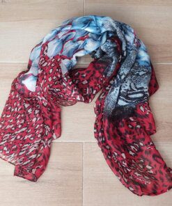 PASHMINA ESTAMPADA ANIMAL PRINT, FONDO BORDO. TAMAÑO 80 X 180 CM.