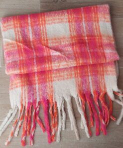 BUFANDON ESCOCES, FONDO MARFIL, LINEAS NARANJA Y FUCSIA CON FLECOS GRUESOS 50 X 200 CM