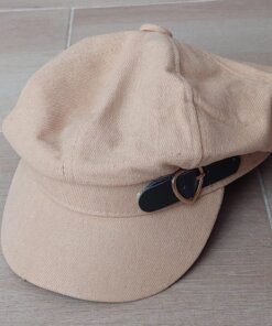 BOINA CON VISERA Y HEBILLA CORAZÓN