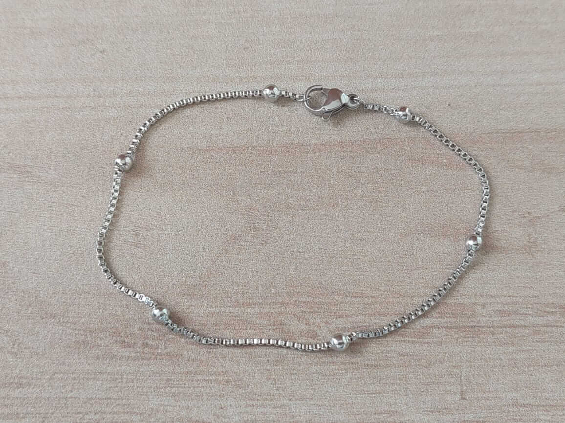 PULSERA DE ACERO VENECIANA CON BOLITAS. LARGO 18,5 CM.