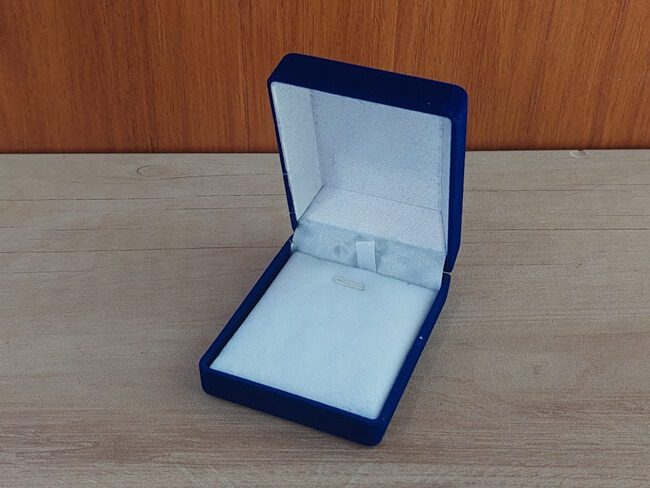 ESTUCHE PANA RECTANGULAR PARA CONJUNTO X UNID COLOR AZUL. MEDIDAS 7.5 X 6 CM