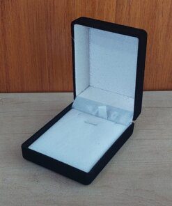 ESTUCHE PANA RECTANGULAR PARA CONJUNTO X UNID COLOR NEGRO. MEDIDAS 7.5 X 6 CM