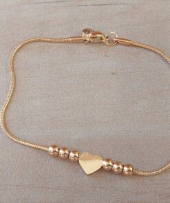 PULSERA DE ACERO DORADO ESLABÓN COLA DE RATÓN CON BOLITAS DE 3 MM Y CORAZÓN CHICO CENTRAL. LARGO 19 CM