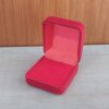 ESTUCHE PANA CUADRADO PARA UN ANILLO X UNID INTERIOR ROJO. MEDIDAS 5.5 CM