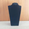 EXHIBIDOR PARA CADENAS Y COLGANTES COLOR NEGRO. TAMAÑO: 19 CM DE ALTO.