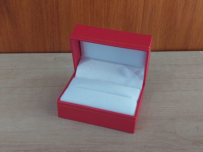 ESTUCHE CARTIER RECTANGULAR PARA DOS ANILLOS X UNID. MEDIDAS 7.4 CM X 4.9 CM