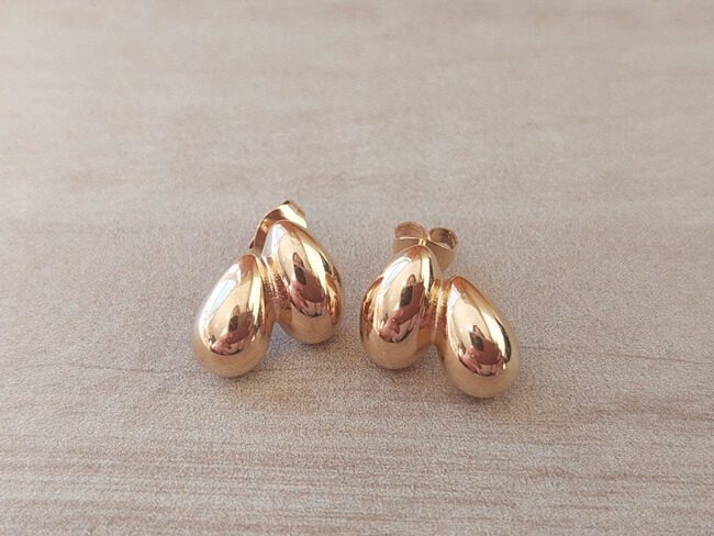 ARO DE ACERO DORADO DOBLE GOTA CON FRU FRU. TAMAÑO 15 X 10 MM