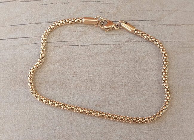 PULSERA DE ACERO DORADA MALLA. LARGO 18,5 CM.