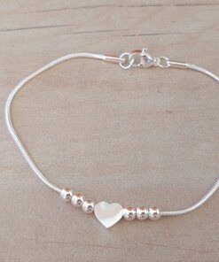 PULSERA DE ACERO BLANCO COLA DE RATÓN CON BOLITAS Y CORAZÓN PASANTE. LARGO 19 .