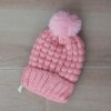 GORRO TEJIDO CON PIEL EN SU INTERIOR COLOR ROSA CON POMPÓN DE PIEL.