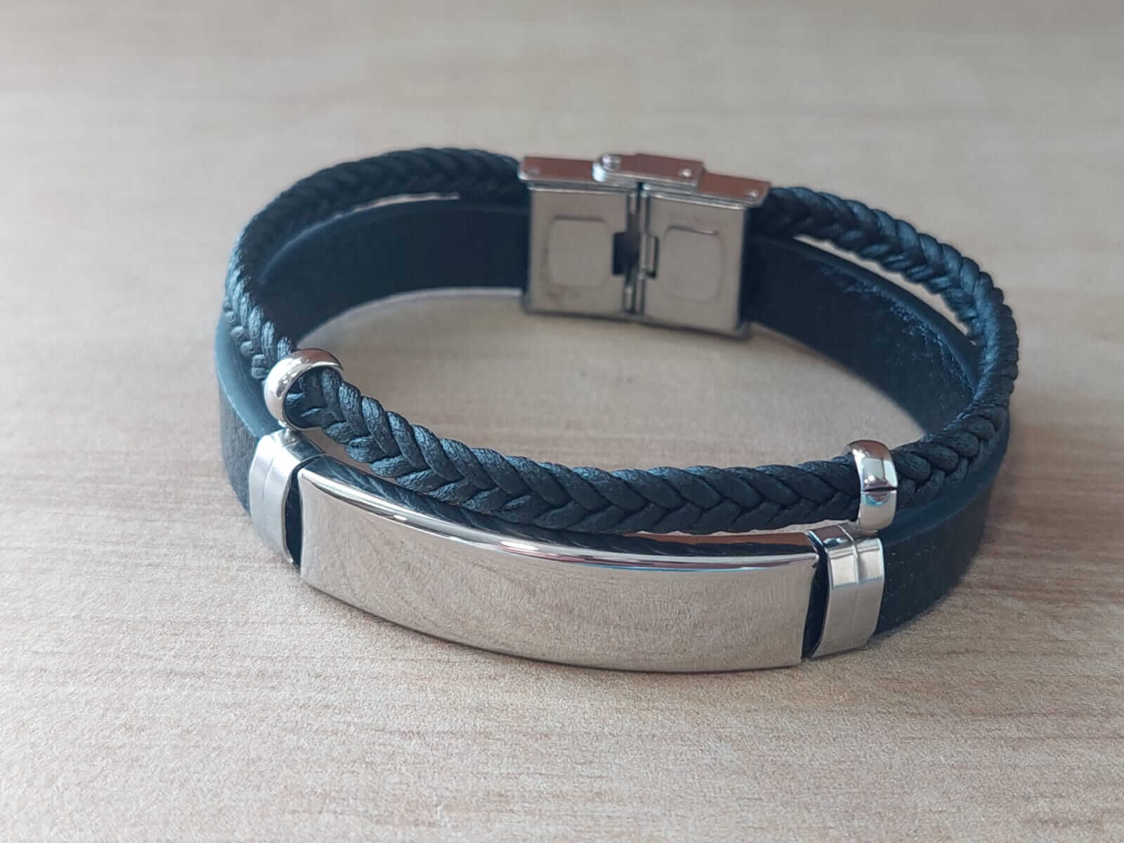 PULSERA DE CAUCHO COMBINADA PLANA Y TRENZA CON CENTRO EN ACERO APTO PARA GRABAR. LARGO 20 CM.