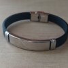 PULSERA DE CAUCHO CON CENTRO EN ACERO APTO PARA GRABAR. LARGO 20 CM.