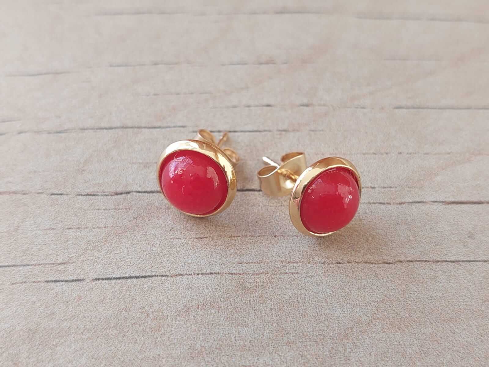 ARO DE ACERO DORADO PASANTE MEDIA PERLA ROJA 10 MM.