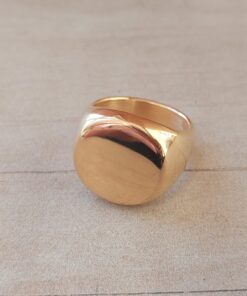 ANILLO DE ACERO DORADO SELLO REDONDO.