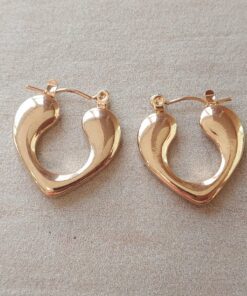 ARO DE ACERO DORADO ARGOLLA CHATA EN FORMA DE CORAZÓN. TAMAÑO 21 X 22 MM