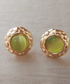 ARO DE ACERO DORADO PASANTE VINTAGE CON SÍMIL PIEDRA VERDE. TAMAÑO 22 MM