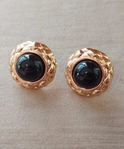 ARO DE ACERO DORADO PASANTE VINTAGE CON SÍMIL PIEDRA NEGRA. TAMAÑO 22 MM