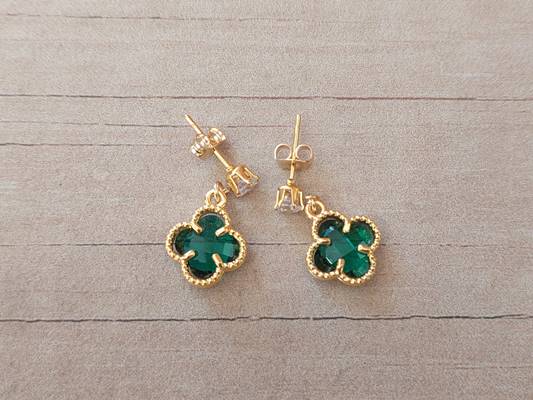 ARO DE ACERO DORADO CUBIK CRISTAL CON DIJE VAN CLEEF COLOR VERDE. LARGO 21 MM.