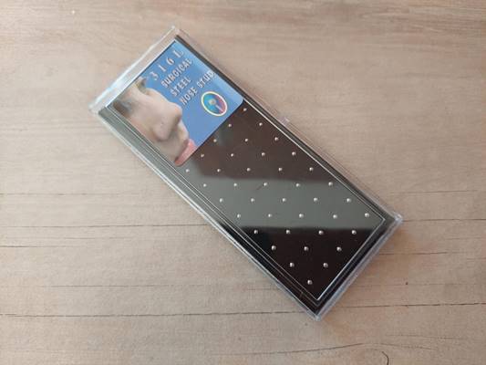 CAJA DE PIERCING NARIZ RECTO CON BOLITA X 40 UNIDADES