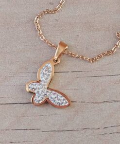 COLGANTE DE ACERO DORADO ESLABÓN ESPEJITO CON DIJE MARIPOSA CALADA CON STRASS. LARGO CADENA 44 CM + 4 CM EXT.
