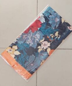 PAÑUELO RASADO FLORES BORDE NARANJA. 90 X 90 CM