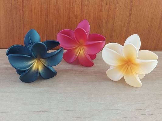 Broche flor 7,5 cm color mate x 12 unidades