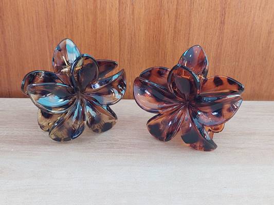 Broche flor 7,5 cm marron x12 unidades