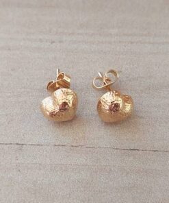 ARO DE ACERO DORADO CORAZÓN BOMBÉ CON TEXTURA. MEDIDA 9 MM