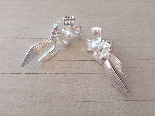 ARO DE ACERO BLANCO MOÑO CON PERLAS. MEDIDA 18 X 40 MM