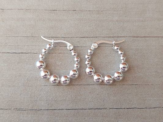 ARO DE ACERO BLANCO ARGOLLA 20 MM CON BOLITAS 2 MM Y 4 MM