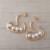 ARO DE ACERO DORADO ARGOLLA CORAZÓN CON PERLAS Y FRU FRU. TAMAÑO APROX 25 MM