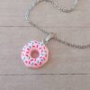 COLGANTE CADENA DE ACERO ESPEJITO CON DIJE DONA ROSA TAMAÑO 18 MM. LARGO 45 CM