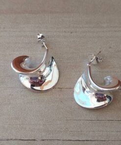ARO DE ACERO BLANCO FORMA ALABEADA CON FRU FRU. TAMAÑO 20 X 12 MM