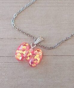 COLGANTE CADENA DE ACERO ESPEJITO CON DIJE MOÑO CORAL TAMAÑO 17 X 14 MM. LARGO 45 CM