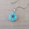COLGANTE CADENA DE ACERO ESPEJITO CON DIJE DONA CELESTE TAMAÑO 18 MM. LARGO 45 CM