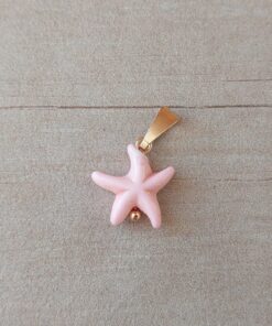 DIJE DE ACERO DORADO ESTRELLA MAR PIEDRA RECONSTITUIDA ROSA. MEDIDAS 15 MM