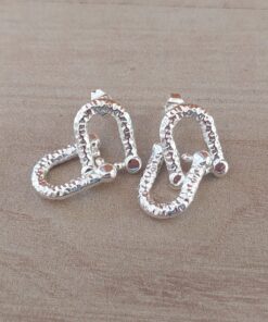 ARO DE ACERO BLANCO ESLABÓN TIFFANY TRABAJADO CON FRU FRU. TAMAÑO 12 X 25 MM