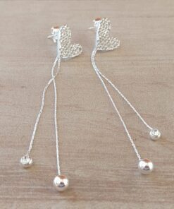 ARO DE ACERO BLANCO CORAZÓN CON STRASS Y CADENAS CON BOLITA Y STRASS COLGANTES. LARGO TOTAL 75 CM
