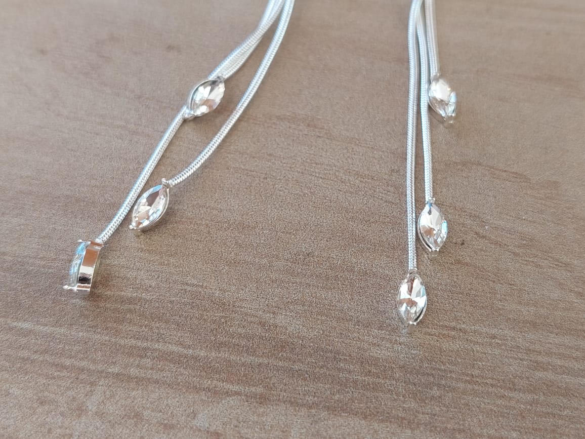 ARO DE ACERO BLANCO MOÑO CON CADENAS Y CUBIK COLGANTES. LARGO TOTAL 62 MM - Imagen 3