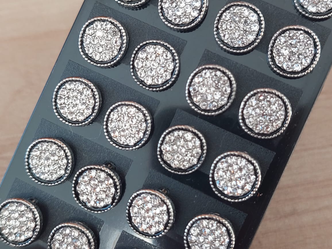 BLISTER DE AROS DE ACERO CIRCULO 9 MM CON STRASS X 12 PARES. - Imagen 2